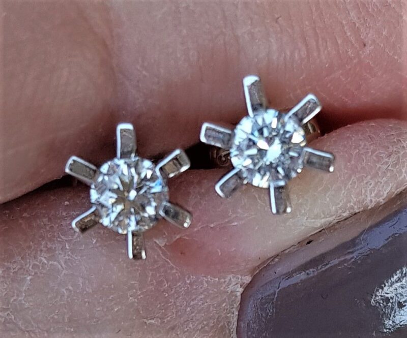 Håndlavede 14 Karat Solitaire Diamant Øreringe m. I alt 0.35 carat