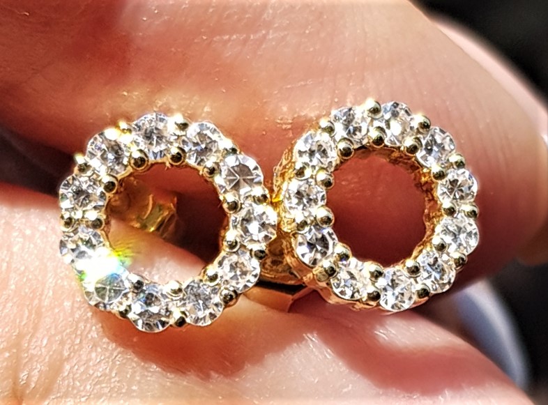 0,53 carat etnity diamantøreringe i guld 1.jpg juni 22