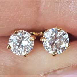 0,57 carat diamant øreringe i guld 1