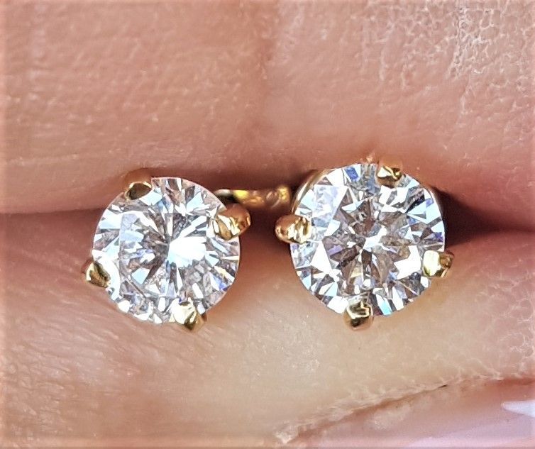 0,57 carat diamant øreringe i guld 1