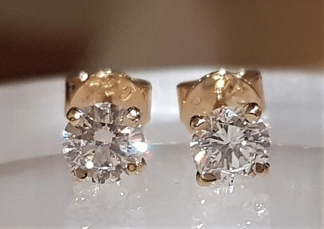 0,70 carat solitaire diamant øreringe guld