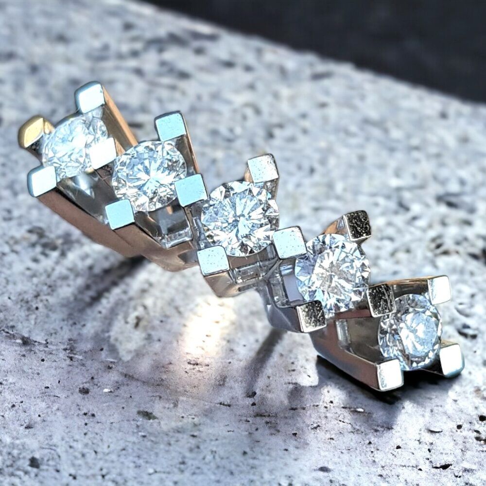 0,72 carat diamant ring i 14 karat hvidguld 5-Photoroo