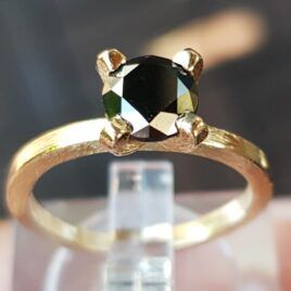 0,75 carat sort diamant ring