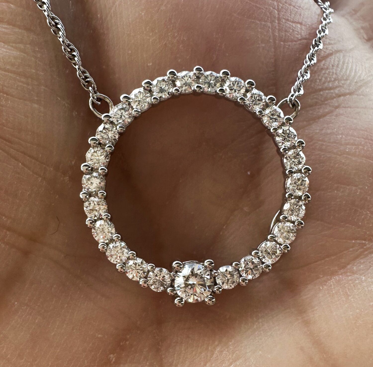 0,92 carat cirkel eternity diamantvedhæng 1