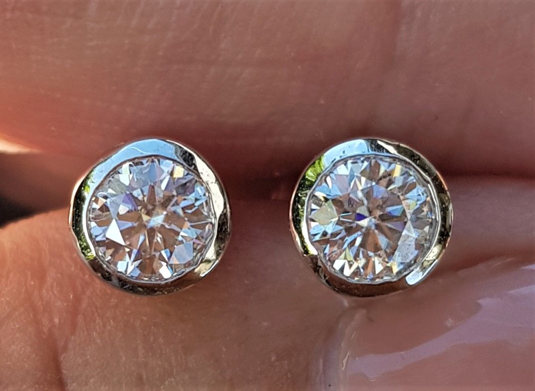 1,0 carat diamant øreringe i hvidguld 5