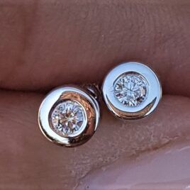 0,14 carat solitaire diamant øreringe