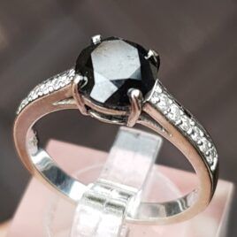1,50 carat sort diamant ring m. hvide diamanter 1.jpgny 1