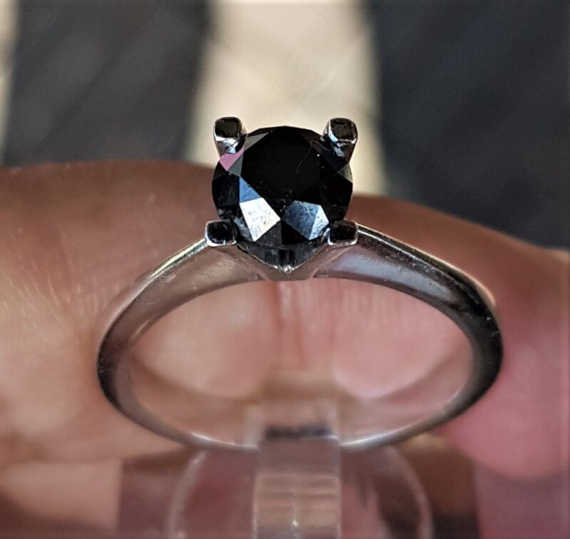 1,70 carat sort diamant ring