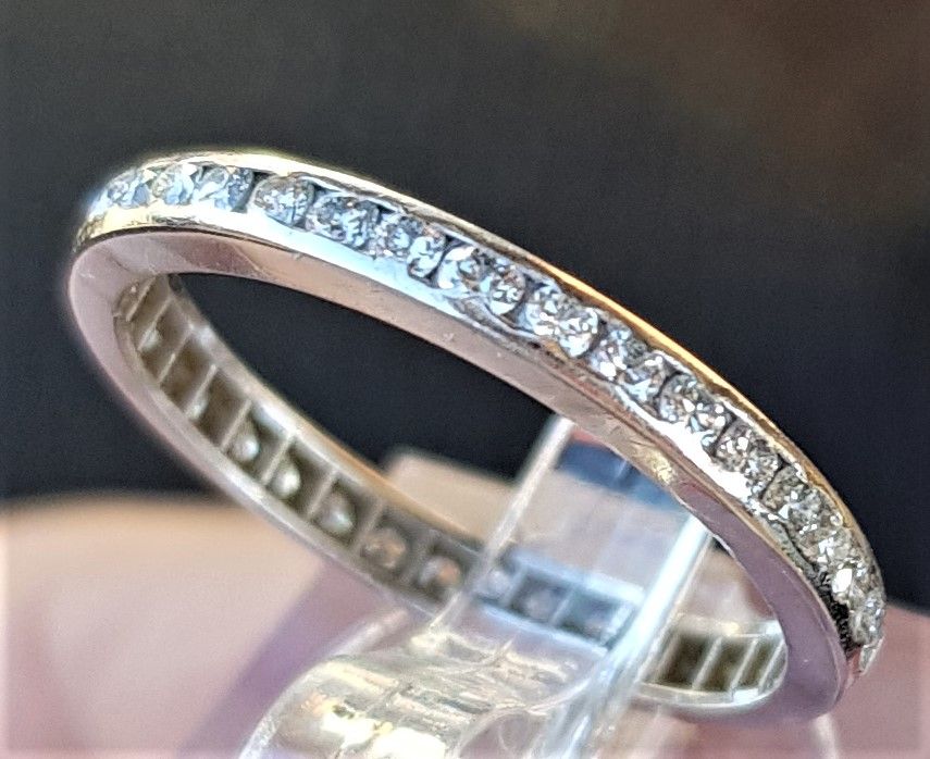 18 karat eternity diamant ring