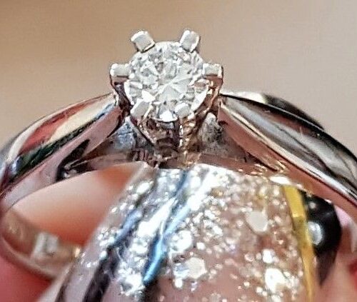 Prinsesse Solitaire Diamant Ring i 14 Karat Hvidguld m. 0,15 carat Diamant.
