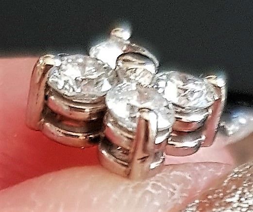 Diamant Øreringe i Hvidguld m. Total 0,62 carat. !!