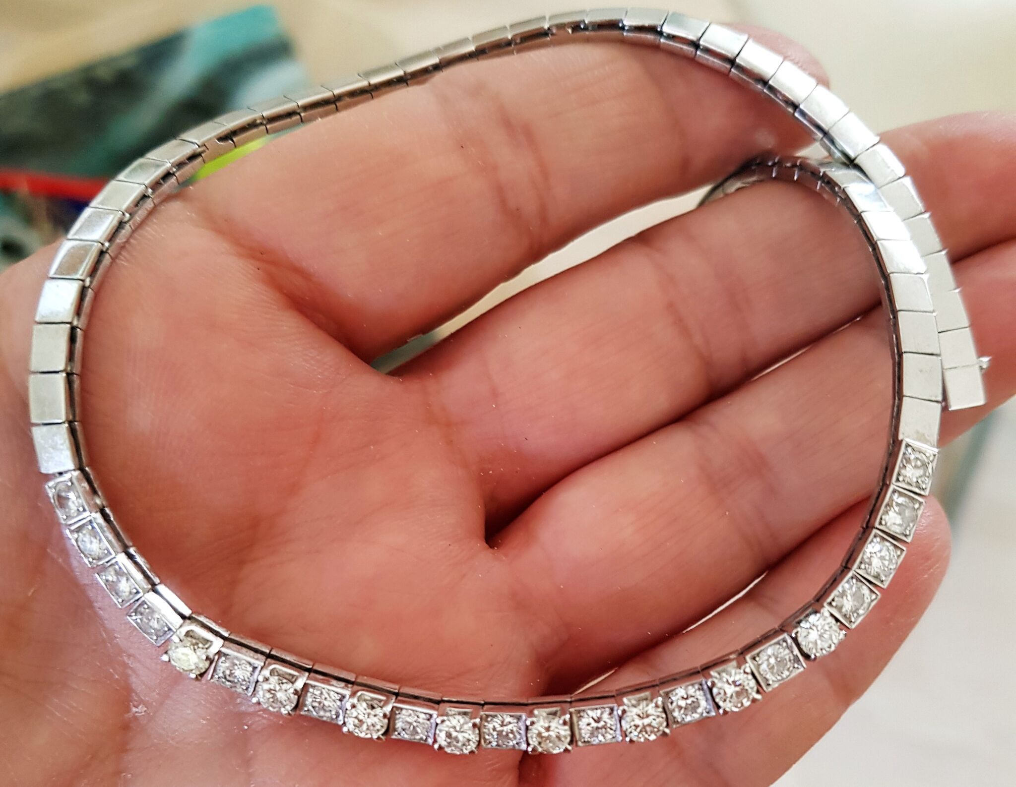 udstilling Dekan stille diamant halsbånd/second hand diamant collier på 38 cm. og 25,7 g. m. 23  diamanter på i alt 3,0 carat i VS - SI kvalitet og Wesselton - Top Crystal  farve sat i 14 Karat hvidguld.