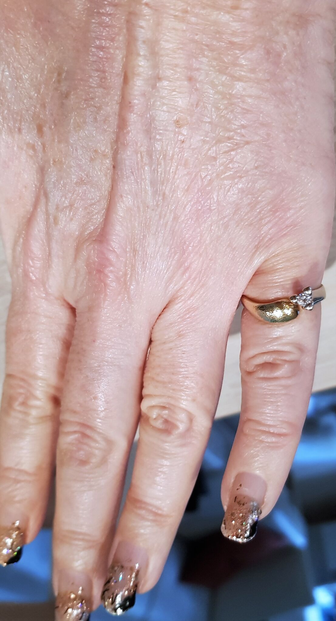 Håndlavet Kronprinsesse Ring i Guld/Hvidguld m. 0,19 carat Solitaire Diamant.