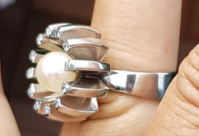 Håndlavet Unika Perle/Diamant Ring i Kraftig 14 Karat Hvidguld.