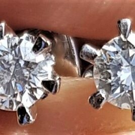0,80 carat Diamant Øreringe i 18 Karat Hvidguld.