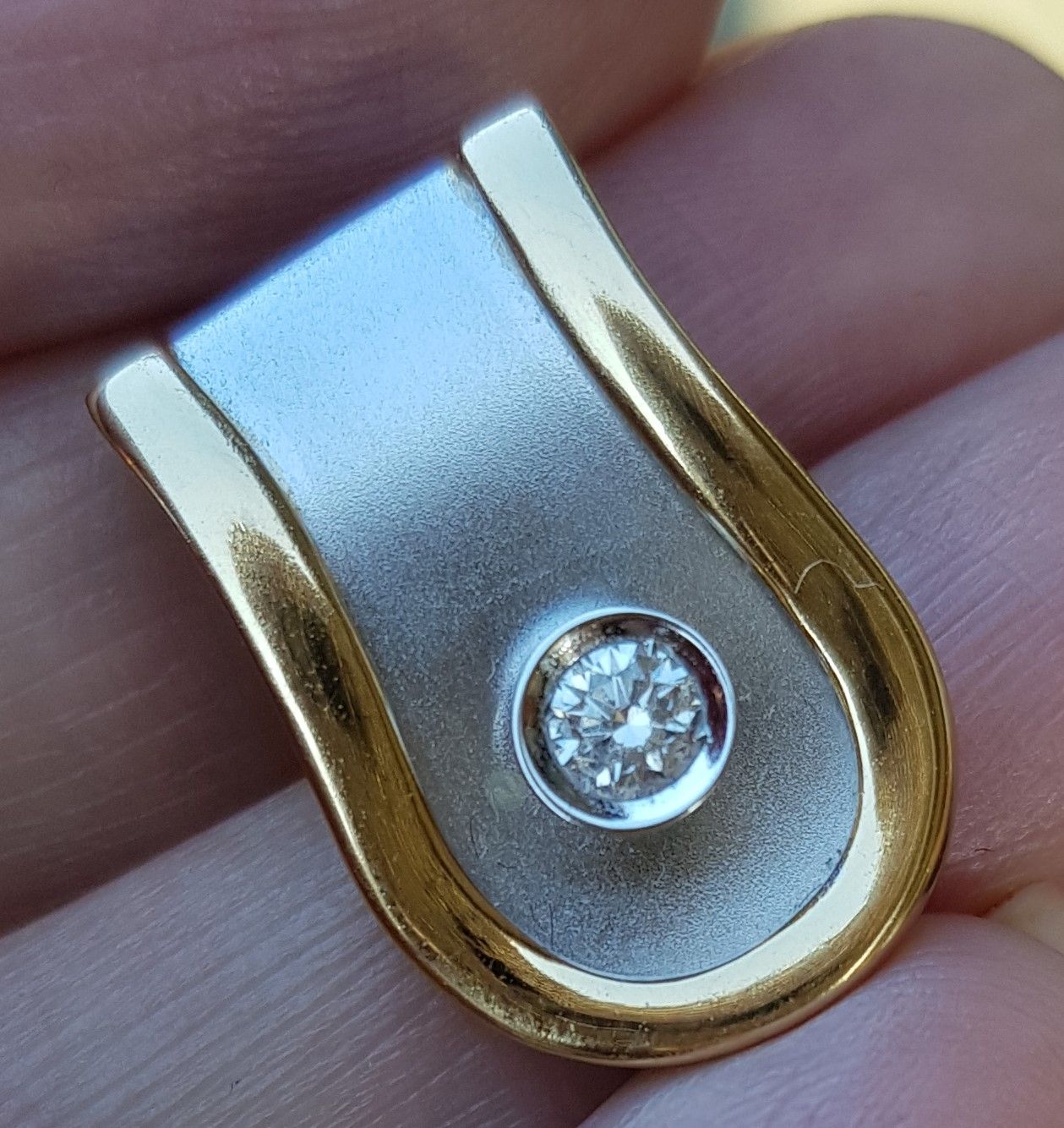 Oplukkeligt 18 Karat Hvidguld/ Vedhæng m. 0,20 carat Diamant.