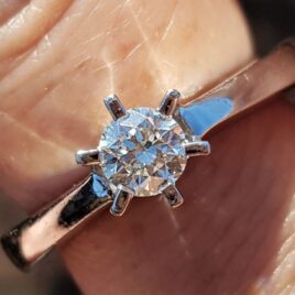 Solitaire Diamant Ring i 14 Karat Hvidguld m. Diamant på 0,51 carat.