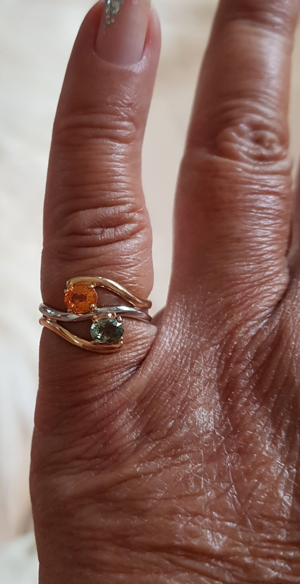 Grøn/Orange Safir Ring i Guld og Hvidguld