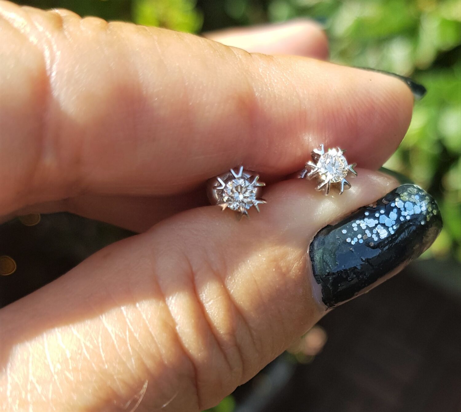 Håndlavede Solitaire Diamant Øreringe m. total 0,37 carat