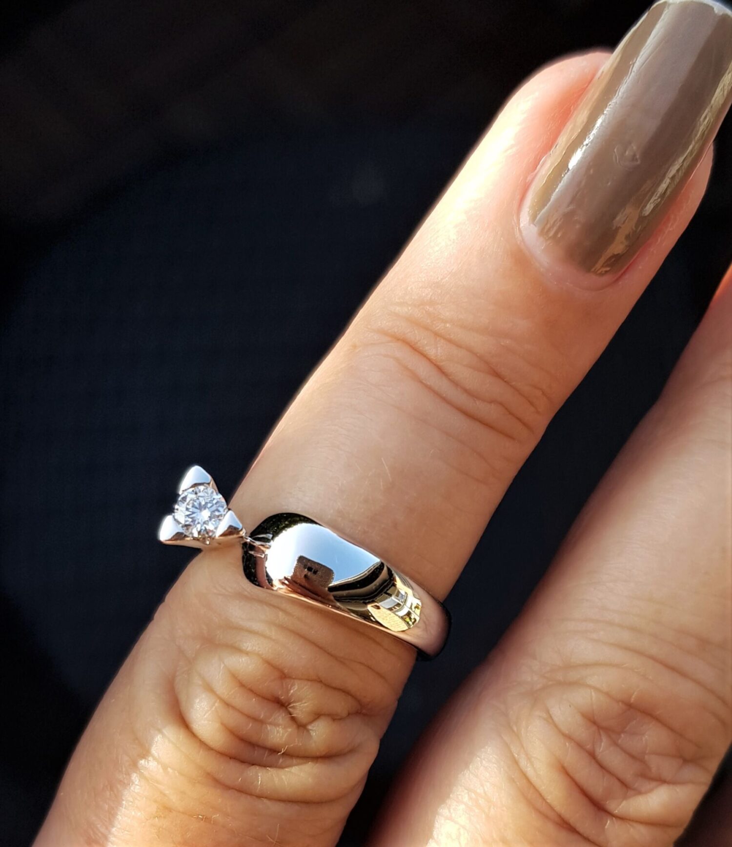 Kronprinsesse Ring i Hvidguld m. 0,15 Carat Diamant.