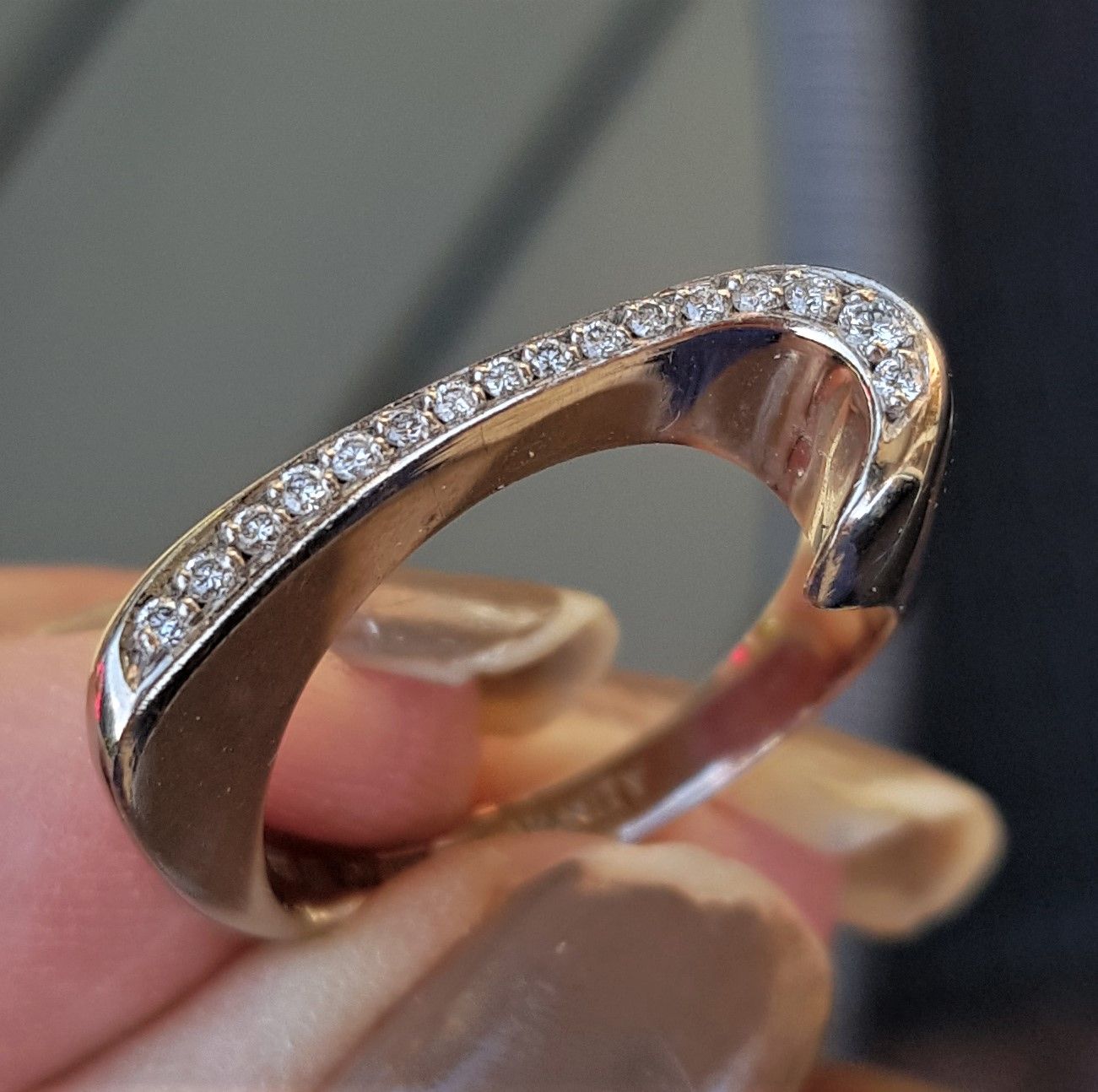 Diamant Ring Fra Vanity Design i 14 Karat Hvidguld.