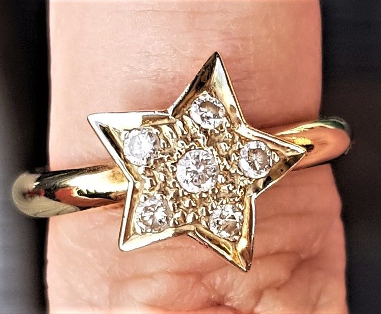 Stjerne Diamant Ring i 14 Karat Guld.