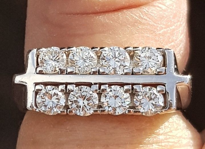 Dobbelt Række Diamant Ring i 14 Karat Hvidguld m. i alt 0,83 carat Diamanter.