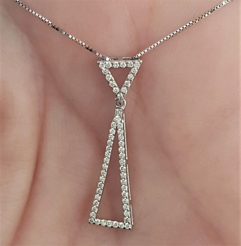 Triangle Diamant Vedhæng i 14 Karat Hvidguld m. Total 0,30 carat Diamanter