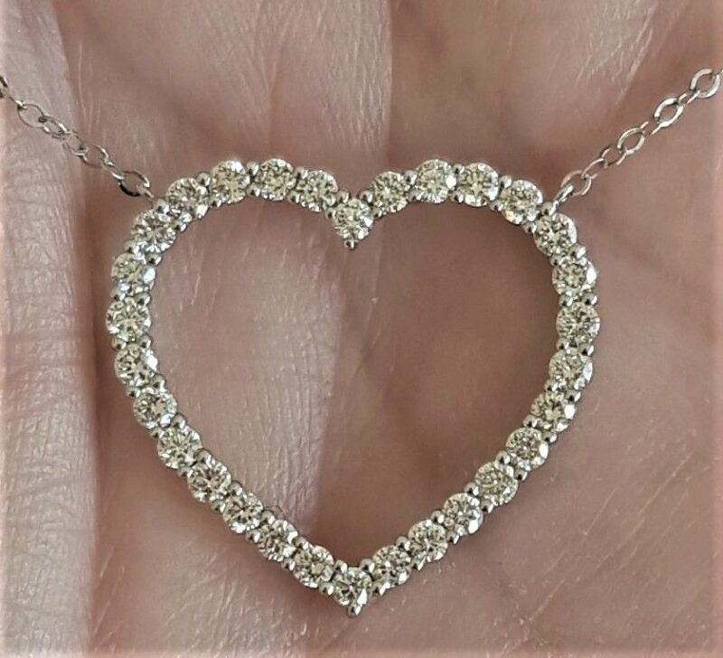 Diamant Hjerte i 14 Karat Hvidguld m. Total 0,99 carat i Fast Kæde.