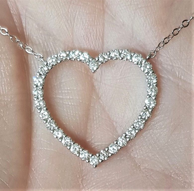Diamant Hjerte i 14 Karat Hvidguld m. Total 0,99 carat i Fast Kæde.