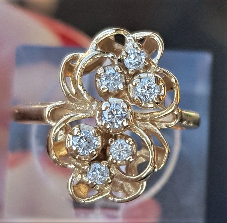 skat Manager gør det fladt diamant ring i 14 karat guld på 3 g. i str. 50 i antik design m. i alt 0,75  carat diamanter i Si kvalitet og Top Wesselton farve.