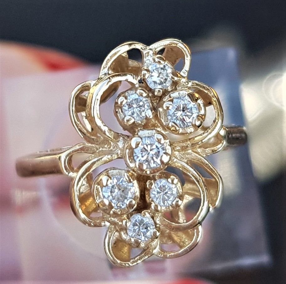 skat Manager gør det fladt diamant ring i 14 karat guld på 3 g. i str. 50 i antik design m. i alt 0,75  carat diamanter i Si kvalitet og Top Wesselton farve.