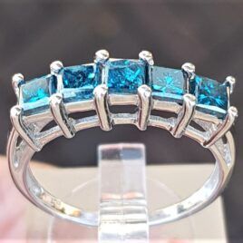 blå prinsessecut ring i hvidguld