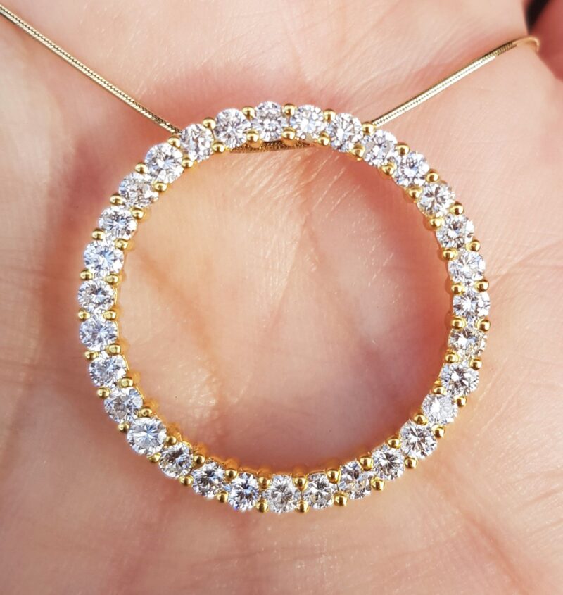 2,40 carat diamant cirkelvedhæng i guld (2).jpg 11 1