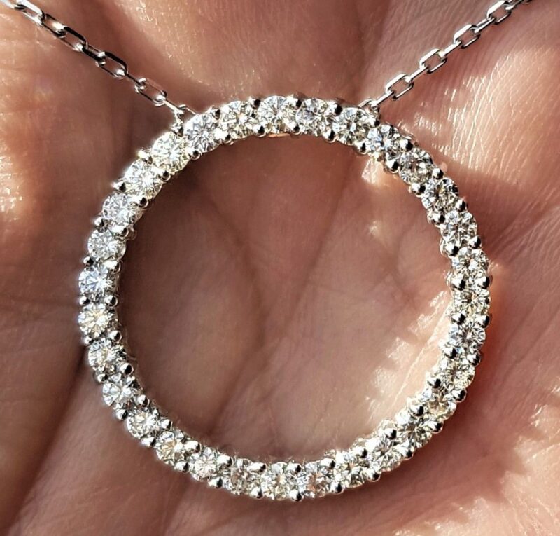 2,40 carat diamant cirkelvedhæng i hvidguld 8 (3)