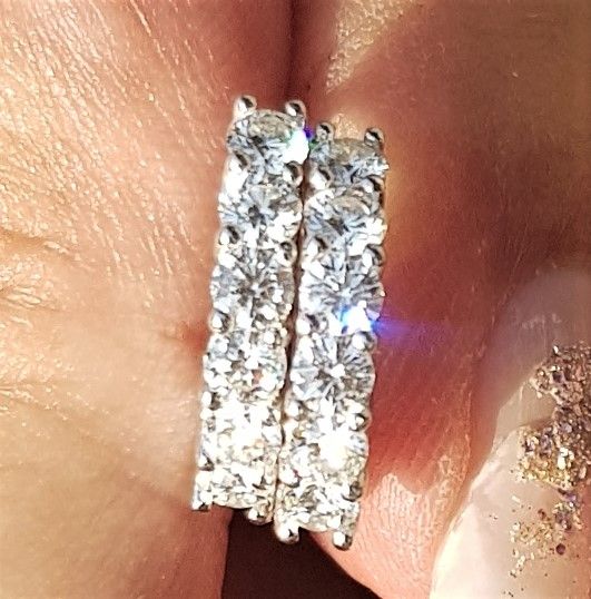 Diamant Øreringe, Runde, m. i alt 1,20 carat Diamanter sat i 18 Karat Hvidguld.