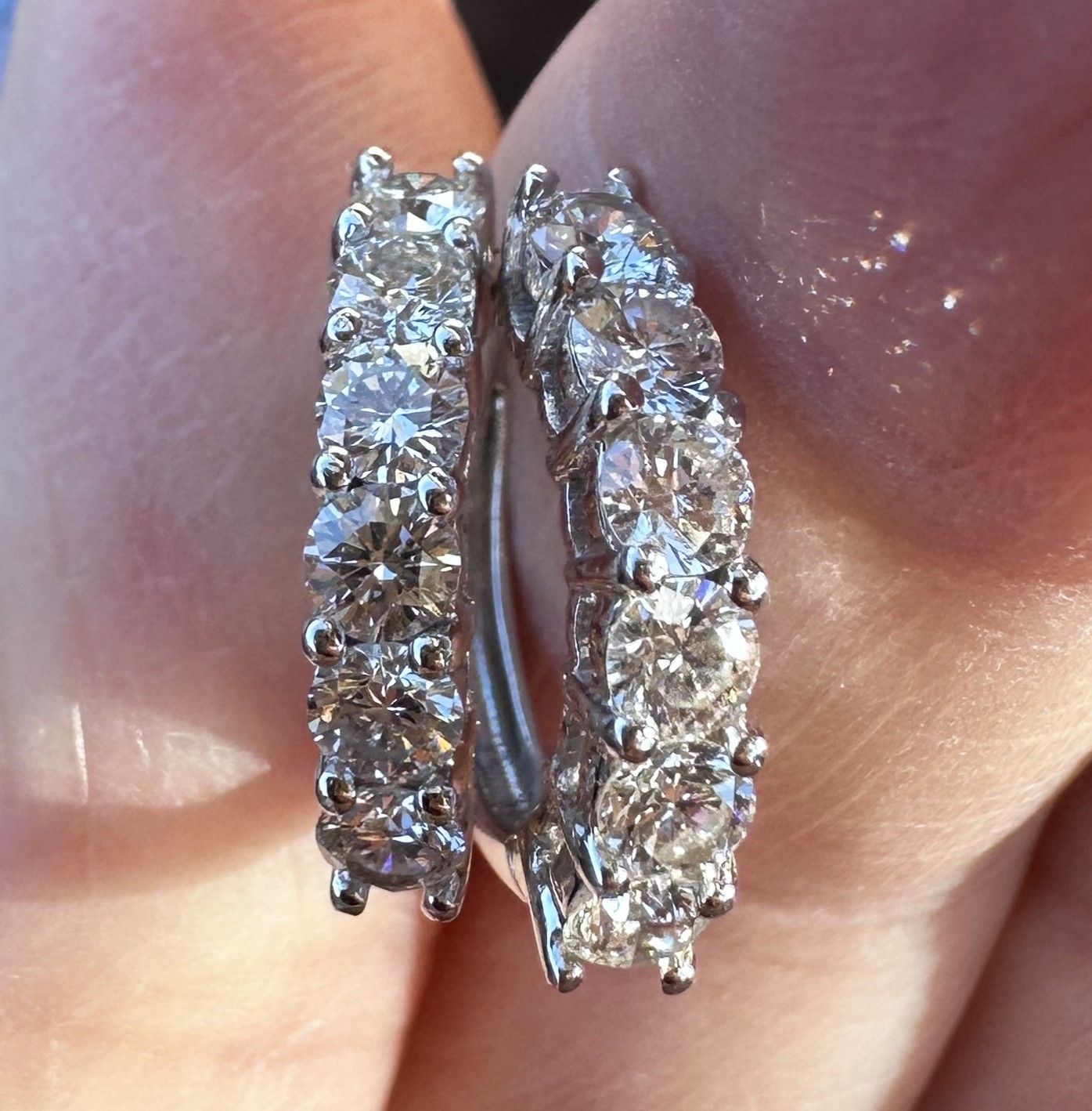 Diamant Øreringe, Runde, m. i alt 1,20 carat Diamanter sat i 18 Karat Hvidguld. c