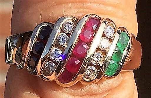 Safir/Rubin, Smaragd/Diamant Ring i Guld.