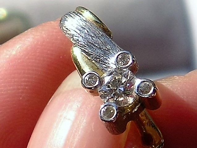 Håndlavede Solitaire Øreringe i Hvidguld/Guld m. i alt 0,63 carat Diamanter.