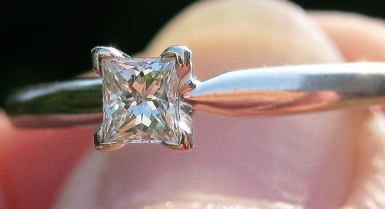 Prinsesse Cut Diamant Ring i Hvidguld m. 0,23 carat.