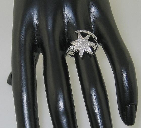 Stjerne Diamant Ring i 14 Karat Hvidguld.