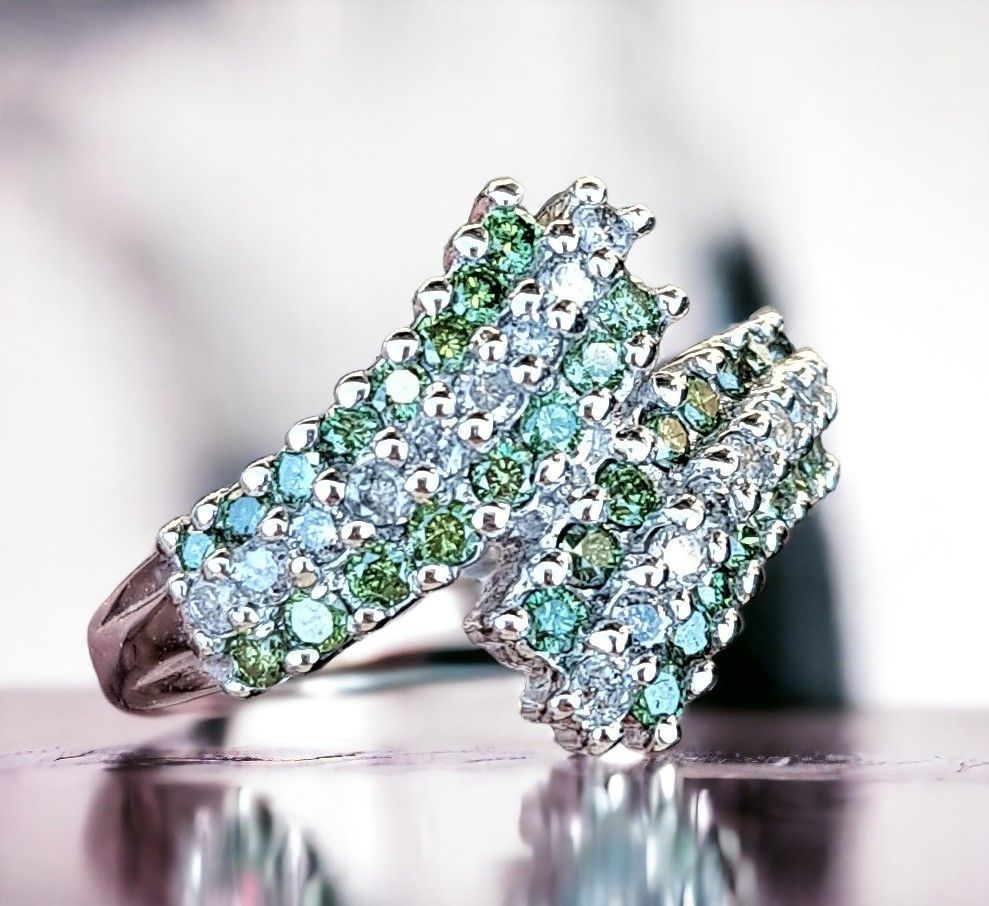 groen-hvid-diamant-ring-i-hvidguld-3-Photoroom (1)