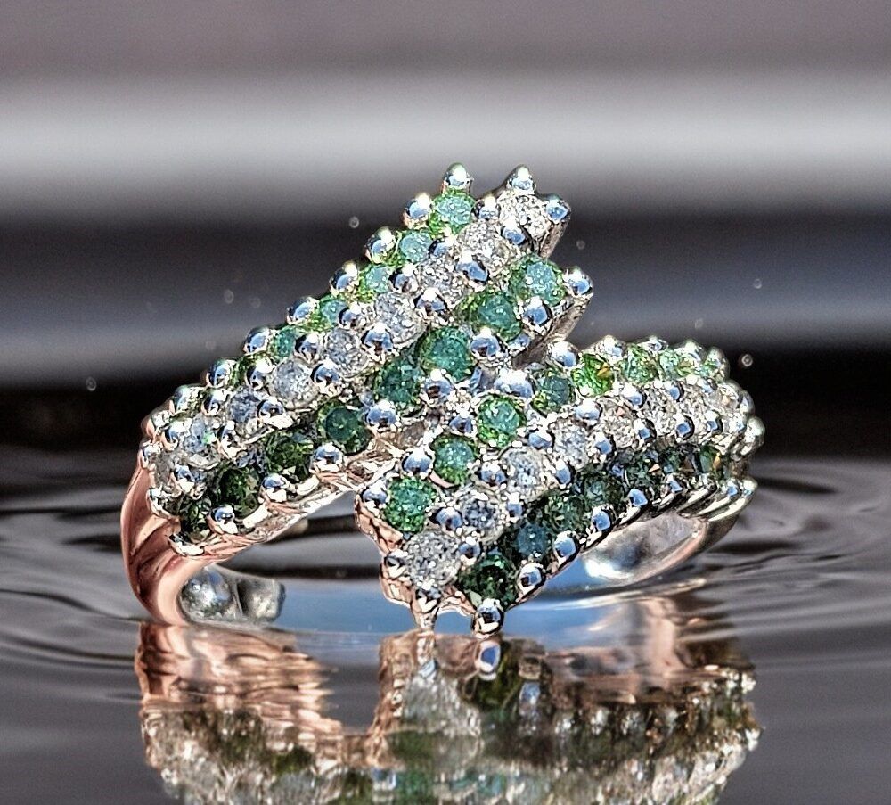 grøn - hvid diamant ring i hvidguld-Photoroom (1