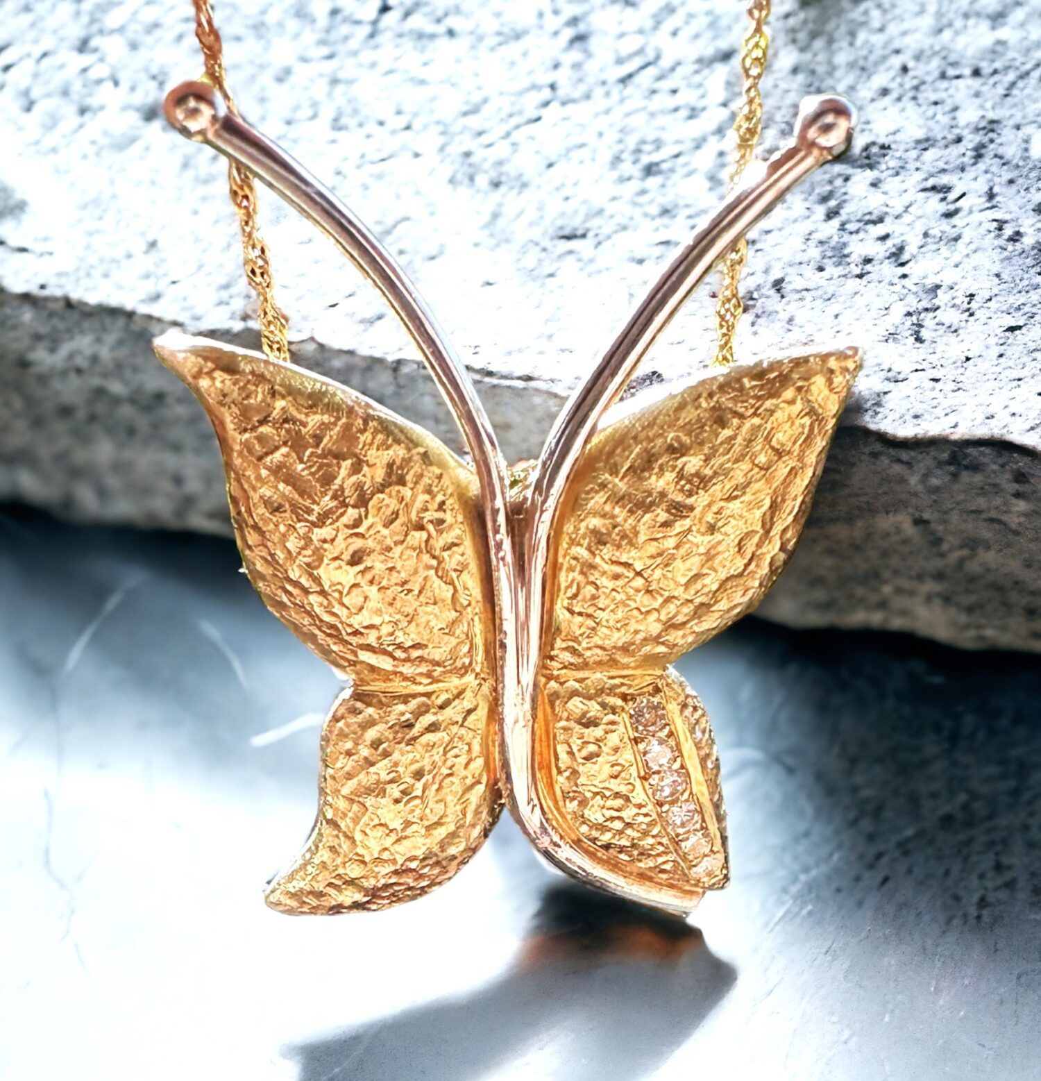 sommerfugl i guld alanya juni 24-Photoroom